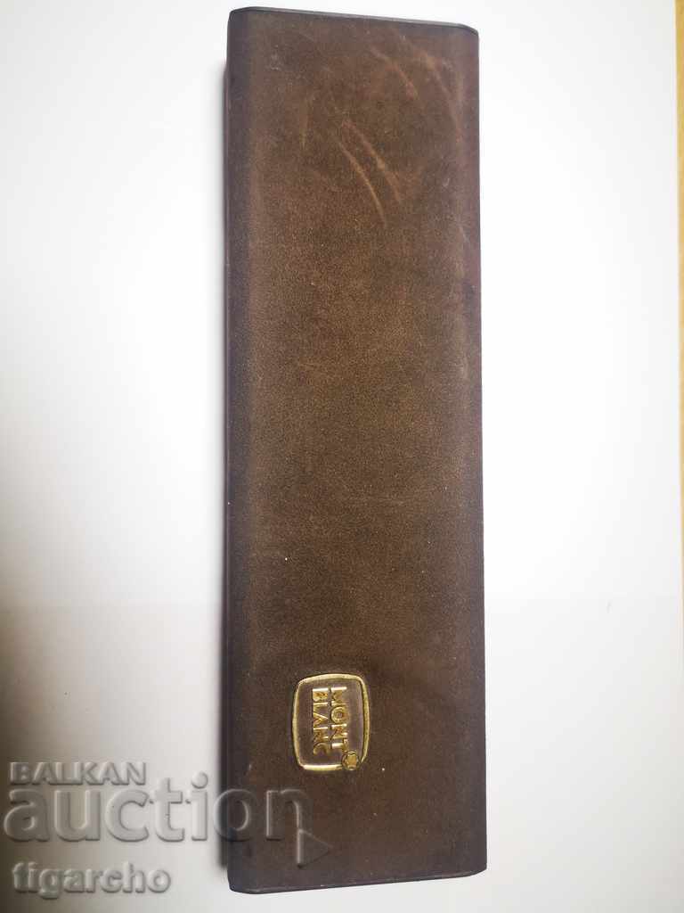 Pen box with price 15.00 BGN | € 7.67 Pen box with price 15.00 BGN | € 7.67