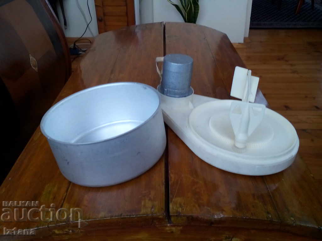 Auction An old ice cream machine Auction An old ice cream machine