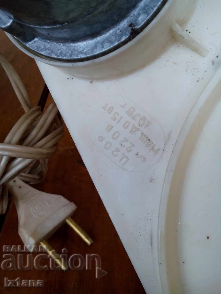 An old ice cream machine - 5 An old ice cream machine - 5