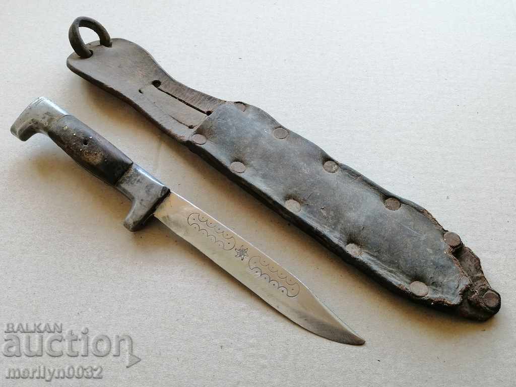 Delivery of An old hiking knife with a buffalo horn handle Delivery of An old hiking knife with a buffalo horn handle