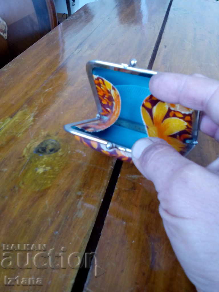 Delivery of Old wallet purse Delivery of Old wallet purse