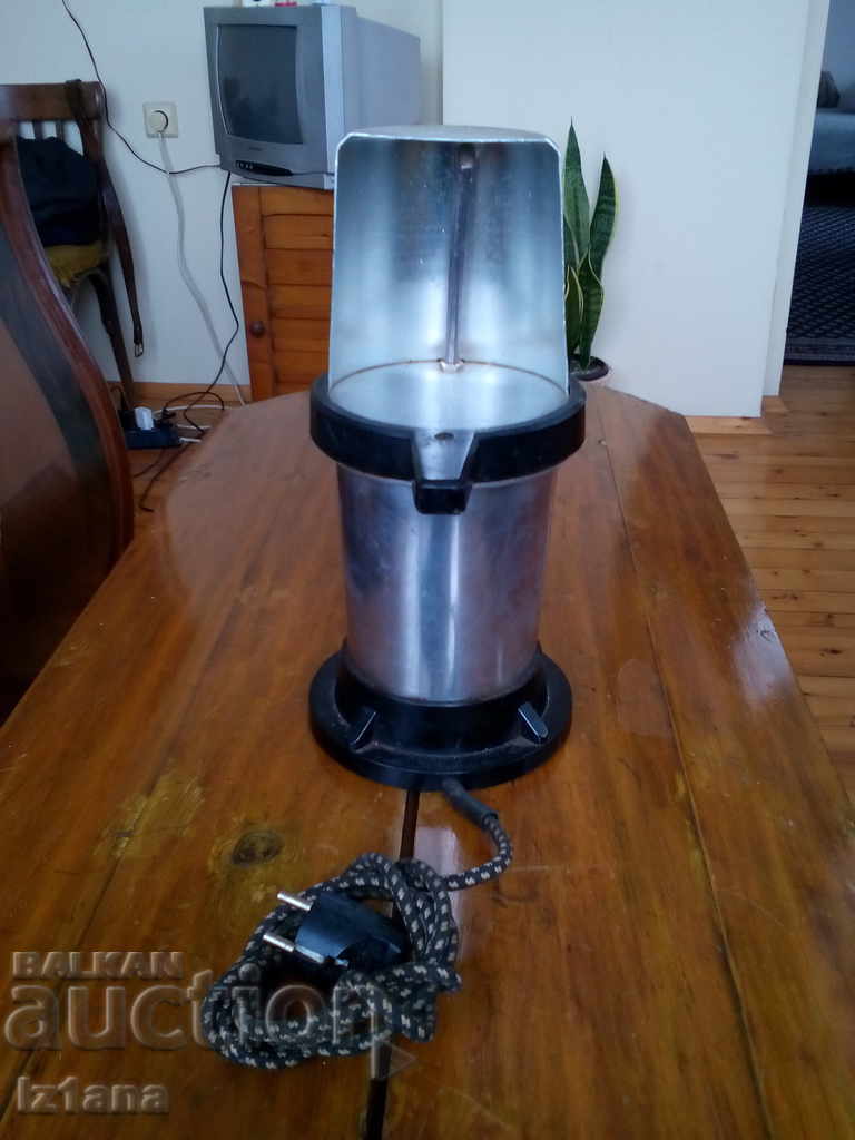 Παλιά ηλεκτρική καφετιέρα με τιμή 60.00 BGN | € 30.68 Παλιά ηλεκτρική καφετιέρα με τιμή 60.00 BGN | € 30.68