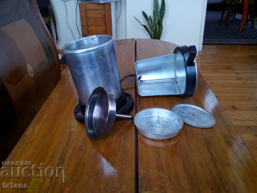 Παράδοση Παλιά ηλεκτρική καφετιέρα Παράδοση Παλιά ηλεκτρική καφετιέρα