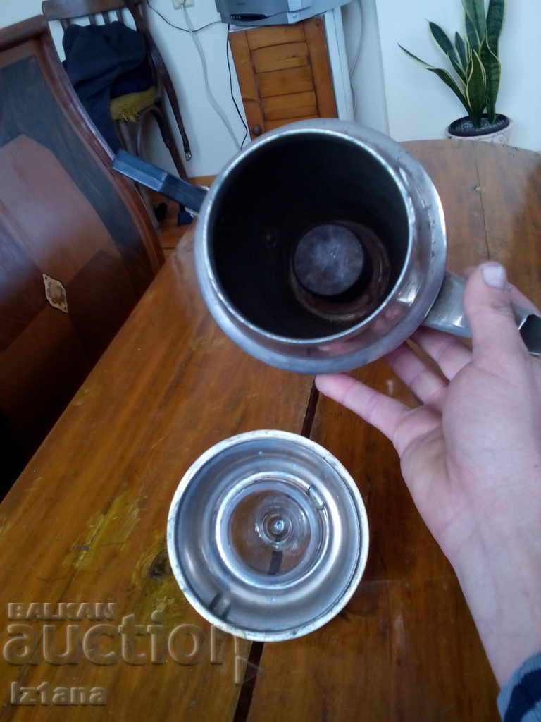 Delivery of Old electric kettle Delivery of Old electric kettle