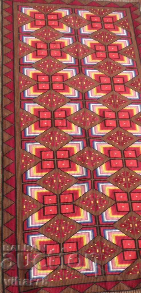 COVOR VECHI CADARE - COVOR - BRODERIE - FOARTE CONSERVAT cu preț € 51.12 | 99.98 BGN COVOR VECHI CADARE - COVOR - BRODERIE - FOARTE CONSERVAT cu preț € 51.12 | 99.98 BGN