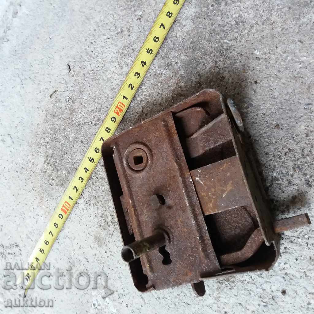 Аукцион СТАРА МАСИВНА КОВАНА БРАВА