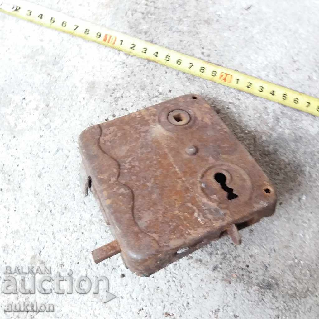 СТАРА МАСИВНА КОВАНА БРАВА - 5