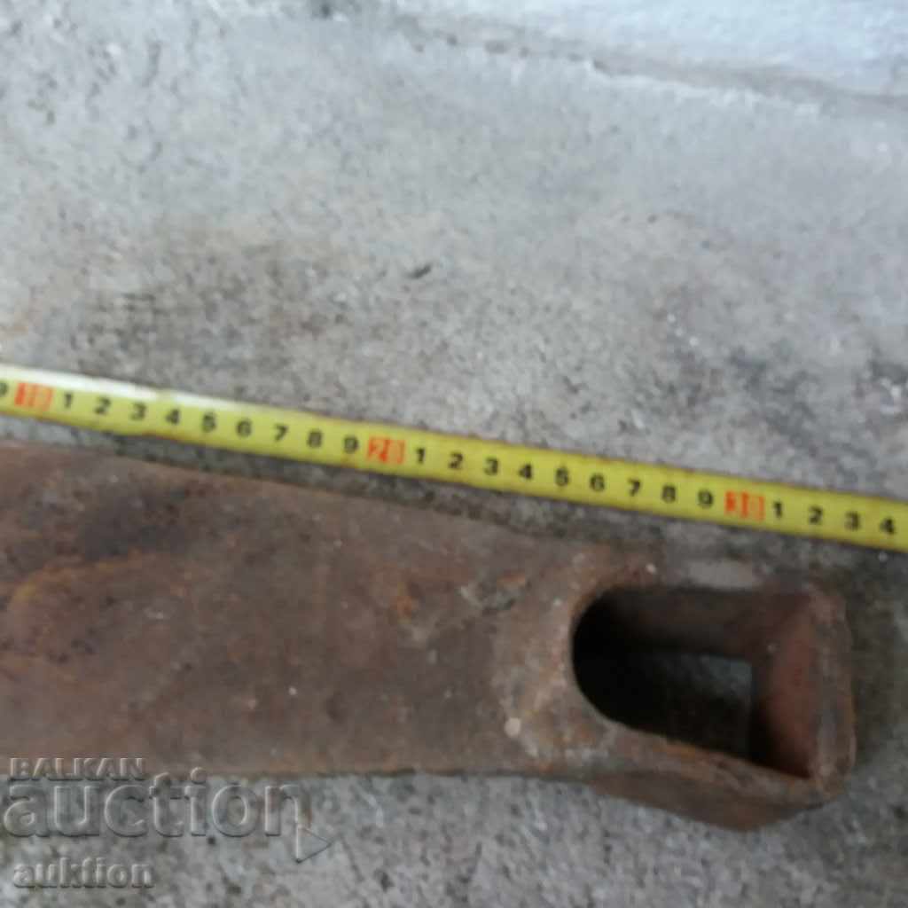 OLD MASSIVE WROUGHT IRON FOR STONING with price 6.99 BGN | € 3.57 OLD MASSIVE WROUGHT IRON FOR STONING with price 6.99 BGN | € 3.57