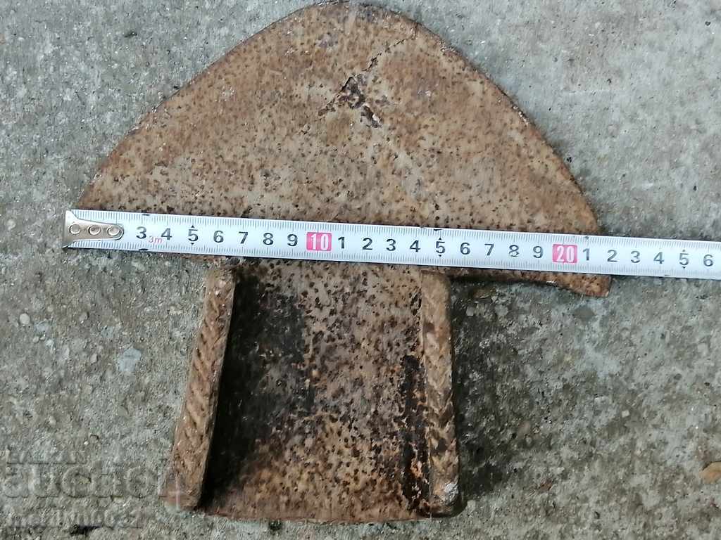 Auction  Forged top of a plowing cast iron for a primitive iron