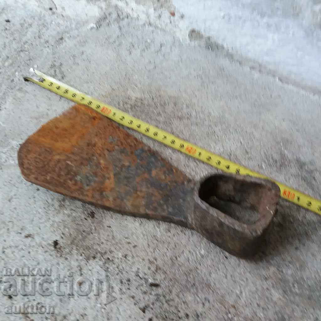 Delivery of OLD FORGED MACHINE - MOTH Delivery of OLD FORGED MACHINE - MOTH