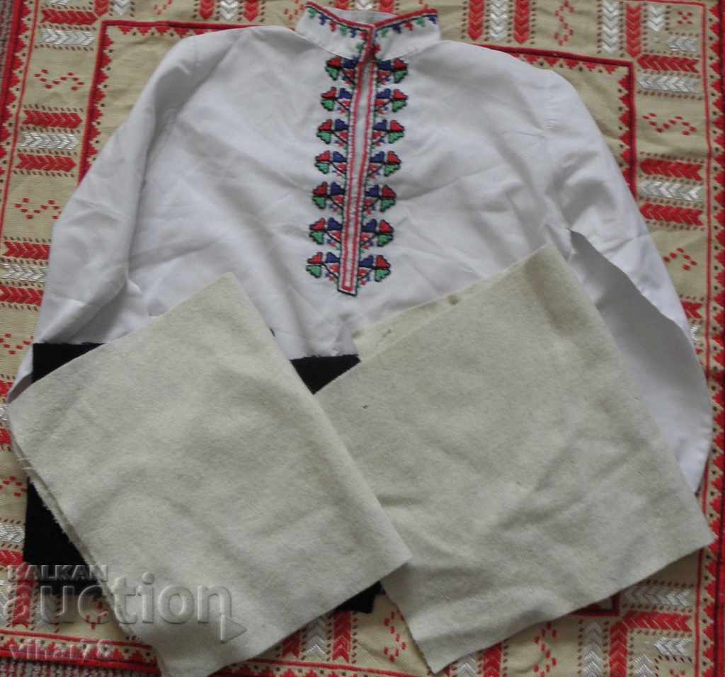 Children's shirt with belt folk costume