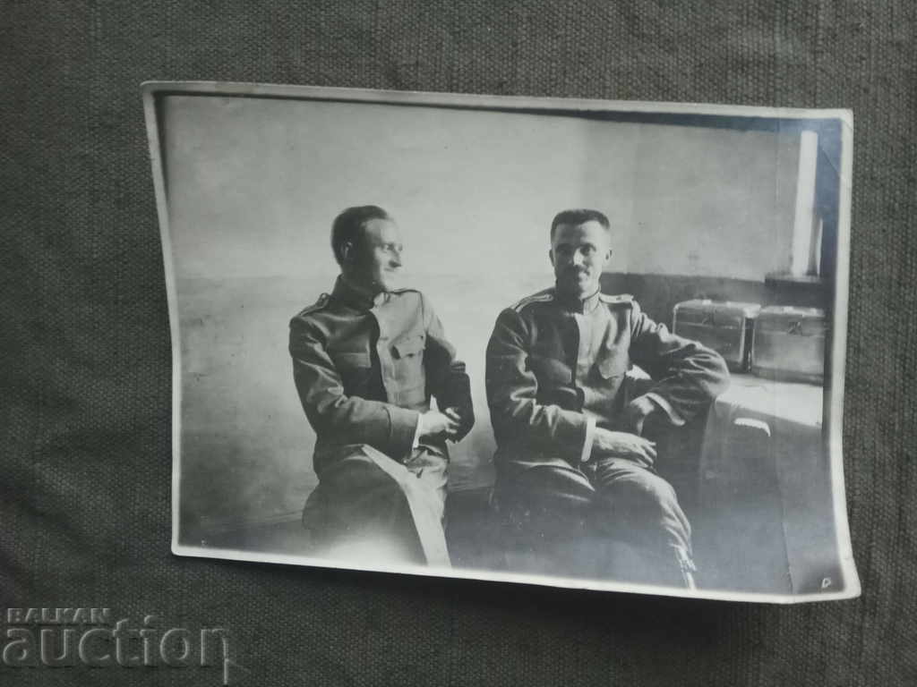 Eu și prietenul meu Iv. Lazarov în dressingul Tsaribrod 1917