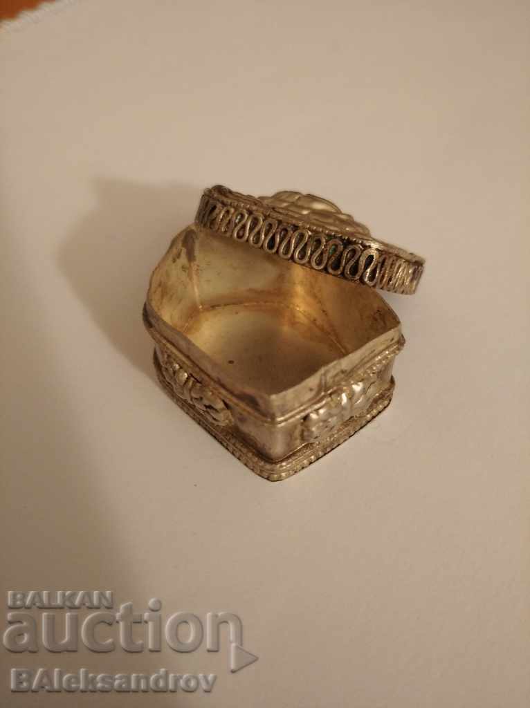 Chopped snuff box with price 34.00 BGN | € 17.38 Chopped snuff box with price 34.00 BGN | € 17.38