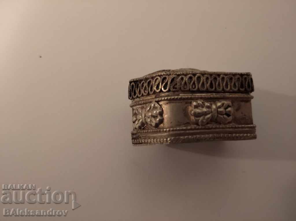 Delivery of Chopped snuff box Delivery of Chopped snuff box