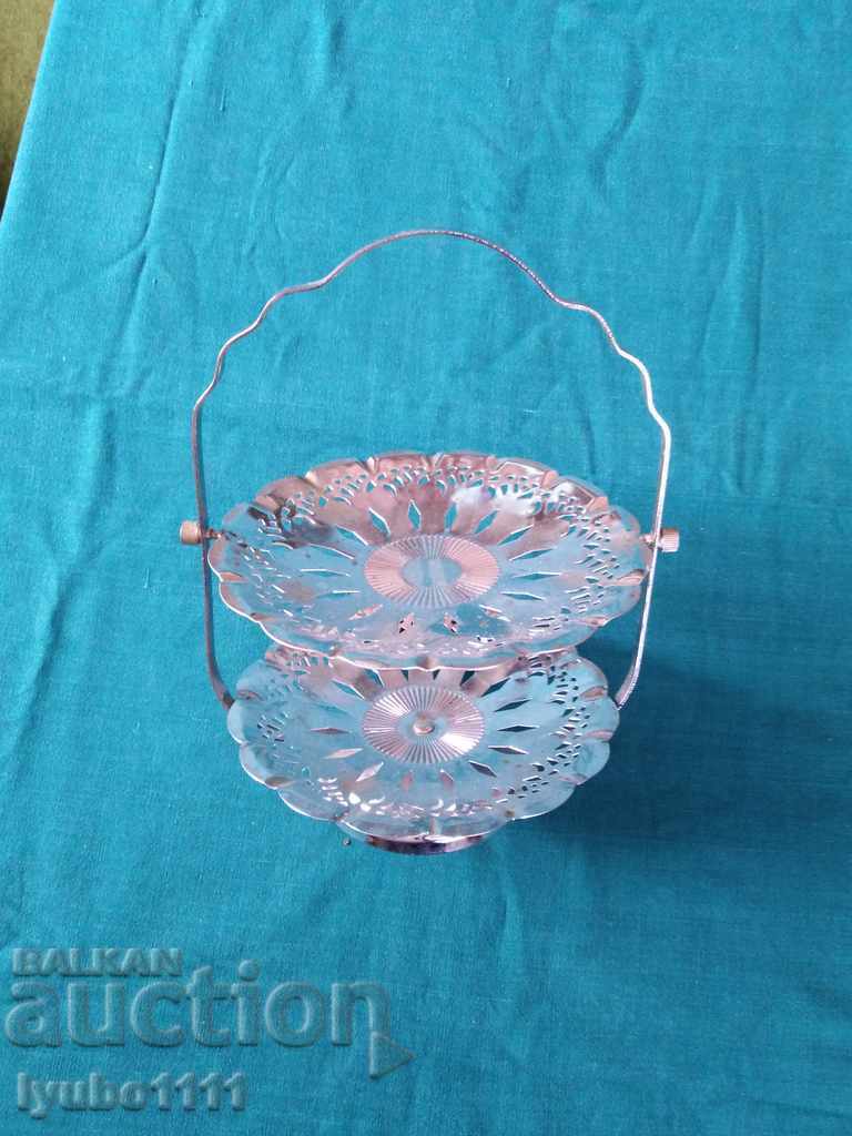 Fructieră metalică pe două etaje