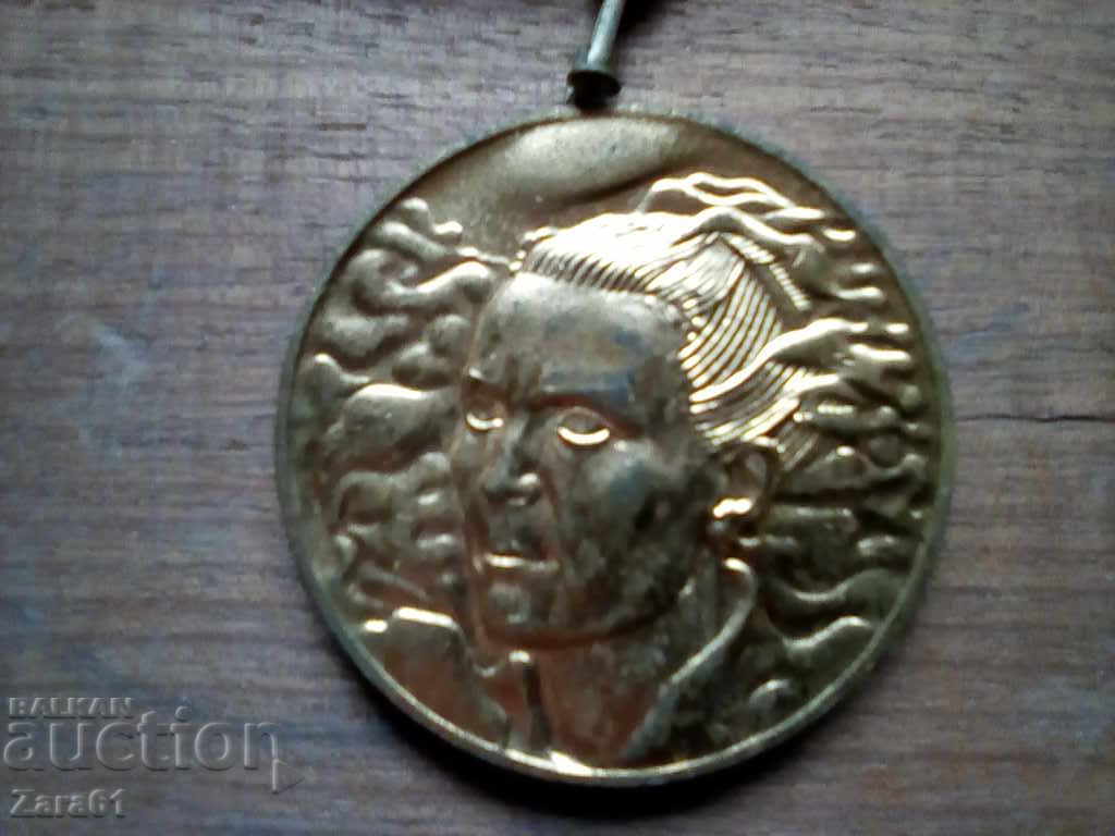 Παράδοση Τζούλιετ Σισμανόβα μετάλλιο