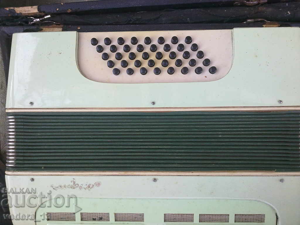 Auction  ACCORDION -40 bass