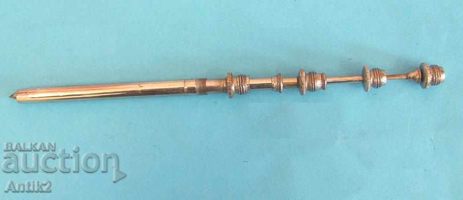 Παράδοση Ρυμουλκούμενο με παλαιά ιατρικά όργανα Παράδοση Ρυμουλκούμενο με παλαιά ιατρικά όργανα