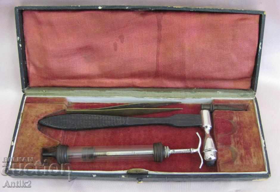 Set de ciocan și seringă medicală antică din secolul XIX