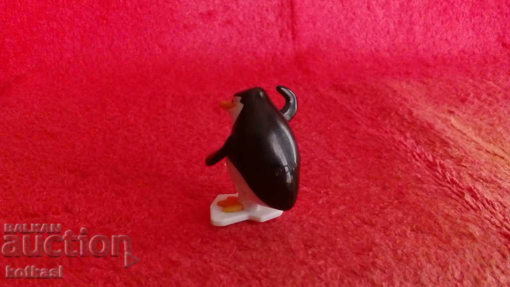 Delivery of Penguins of Madagascar Chocolate Egg Figure Delivery of Penguins of Madagascar Chocolate Egg Figure