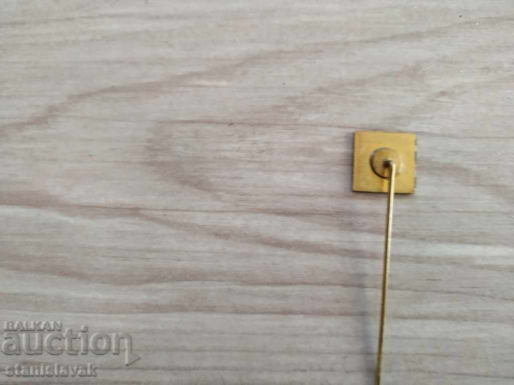 Бронзова значка -автомобил Лутзман модел 1896 г. с цена 5.00 лв. | € 2.56 Бронзова значка -автомобил Лутзман модел 1896 г. с цена 5.00 лв. | € 2.56