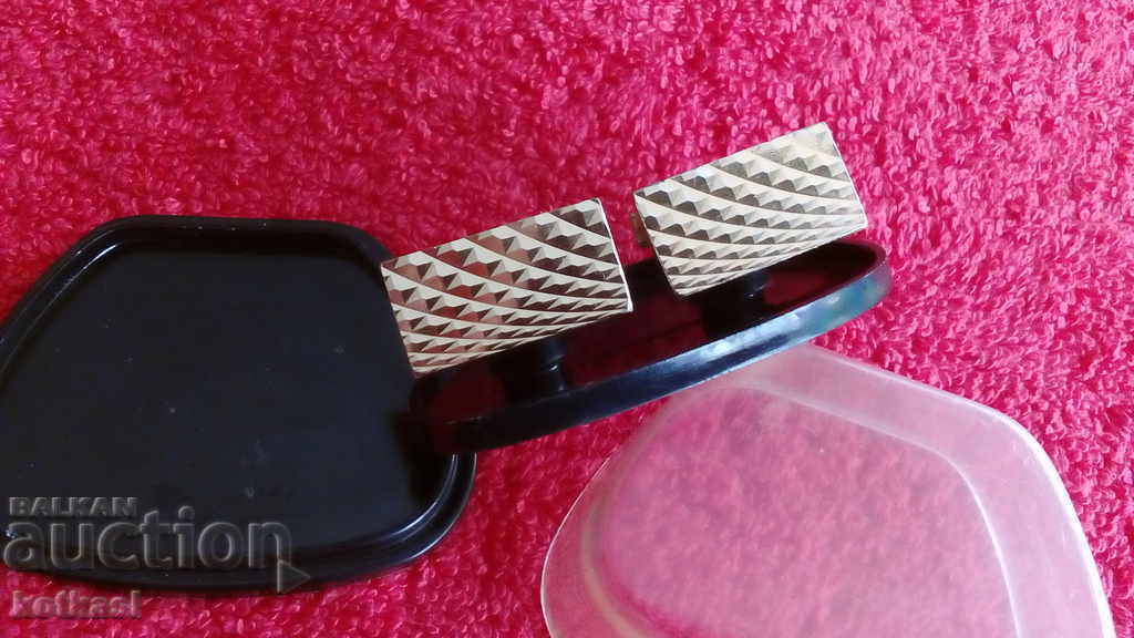 Old Cufflinks Buttons Buttons with price 6.50 BGN | € 3.32 Old Cufflinks Buttons Buttons with price 6.50 BGN | € 3.32