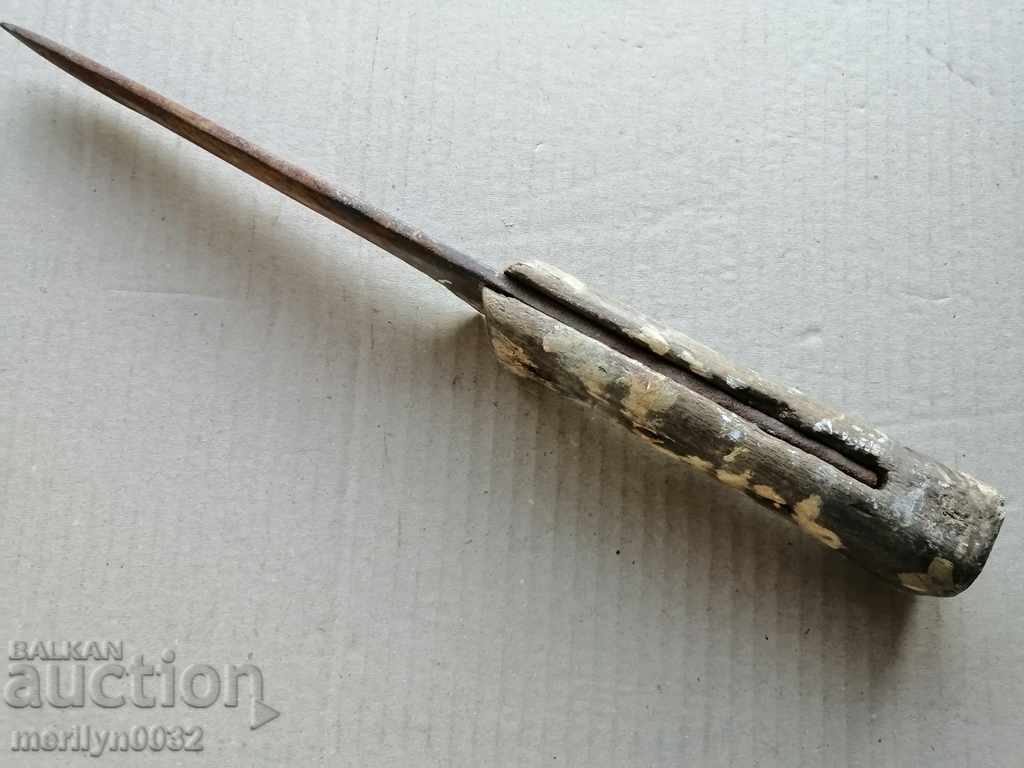 Old Primitive Knife - 5 Old Primitive Knife - 5