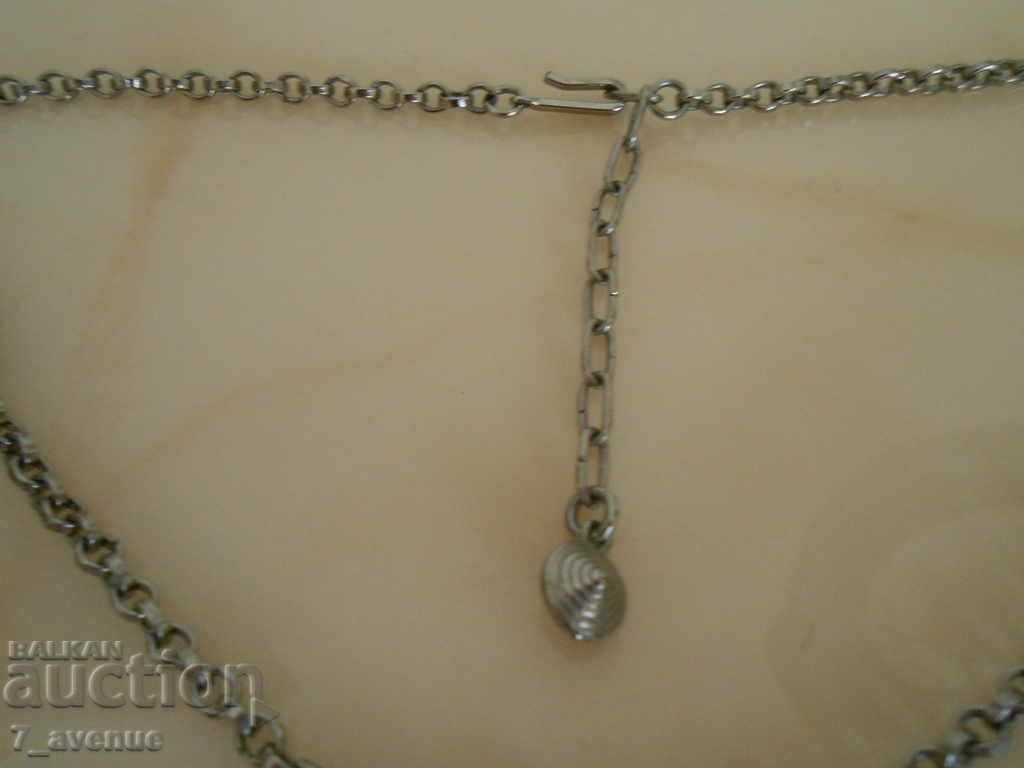 Auction A very impressive natural stone necklace, a very sophisticated model Auction A very impressive natural stone necklace, a very sophisticated model