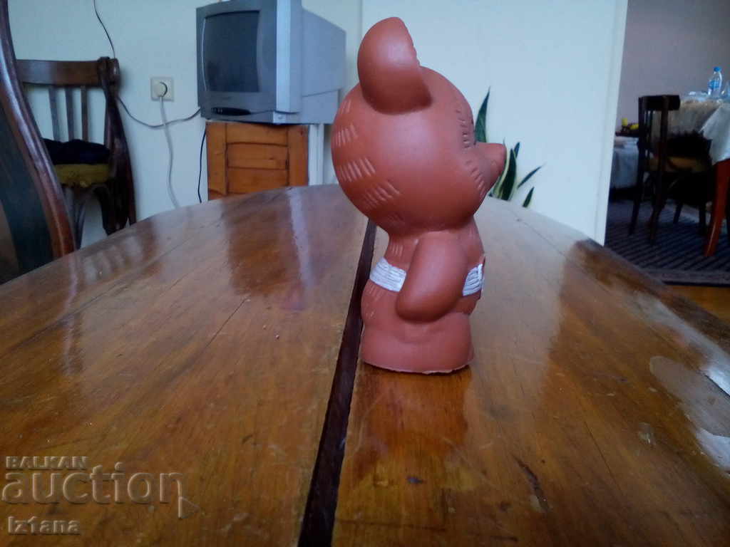 Livrarea Un urs vechi de jucărie Misha