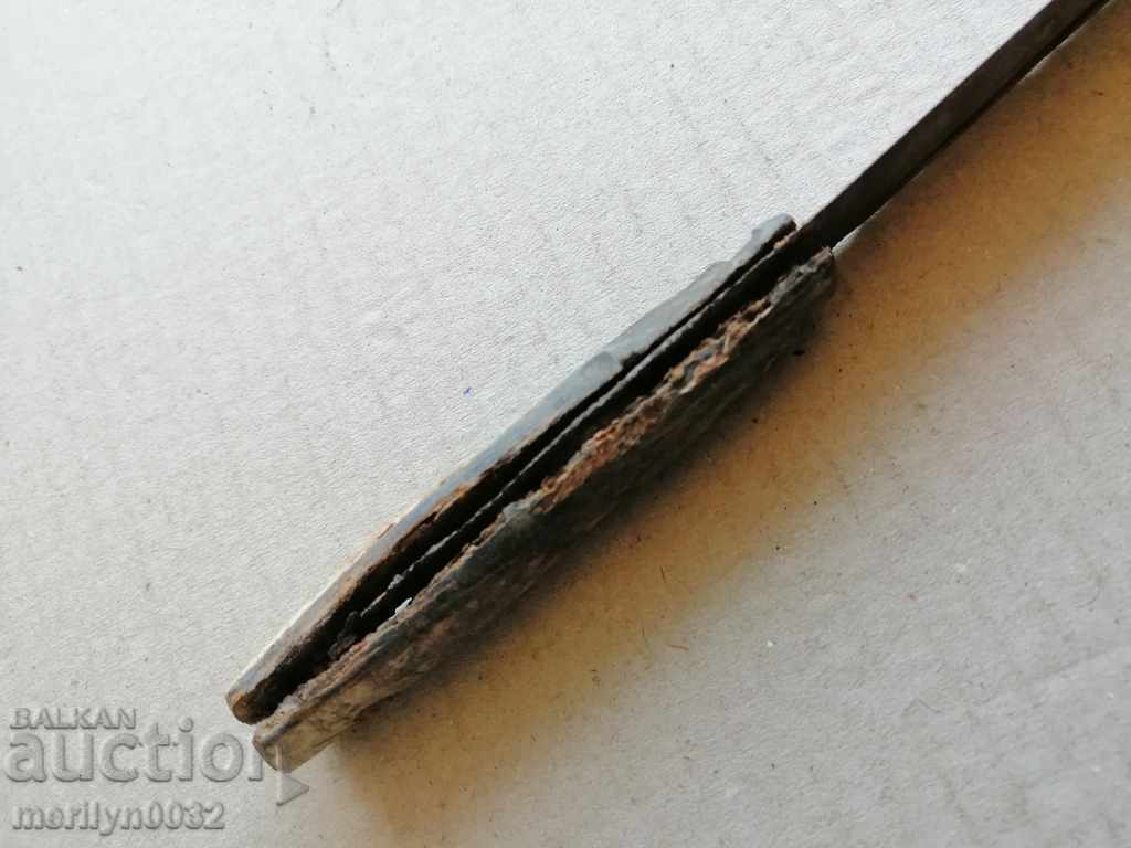 Delivery of An old knife with buffalo horns primitive Delivery of An old knife with buffalo horns primitive