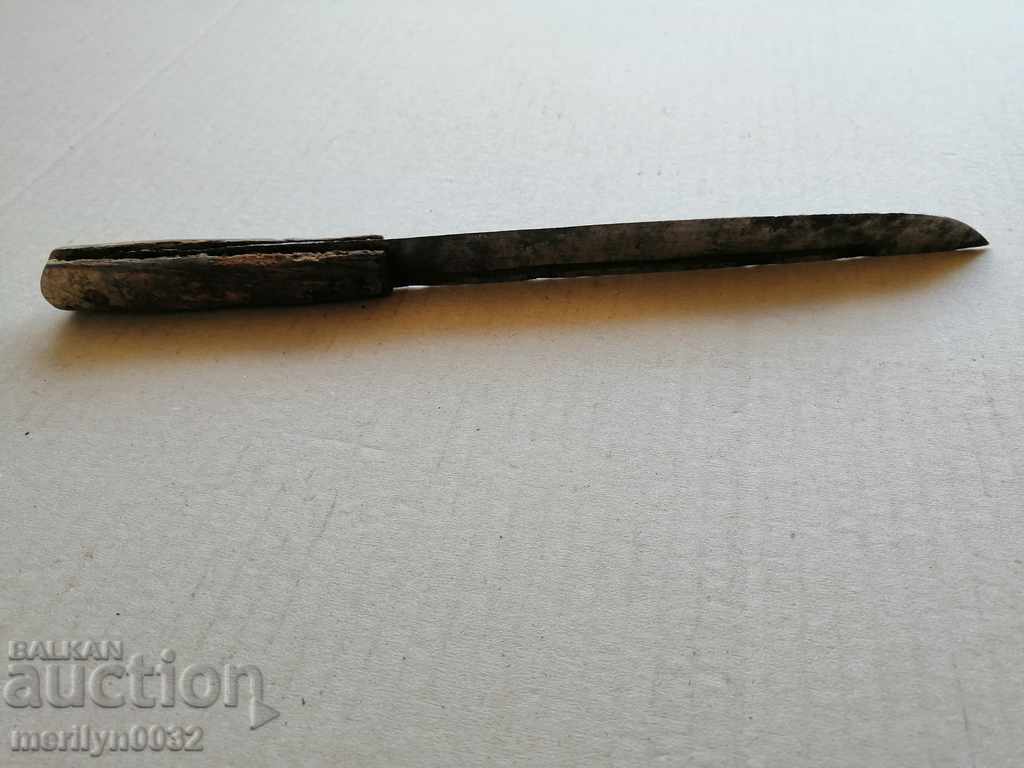 An old knife with buffalo horns primitive - 7 An old knife with buffalo horns primitive - 7