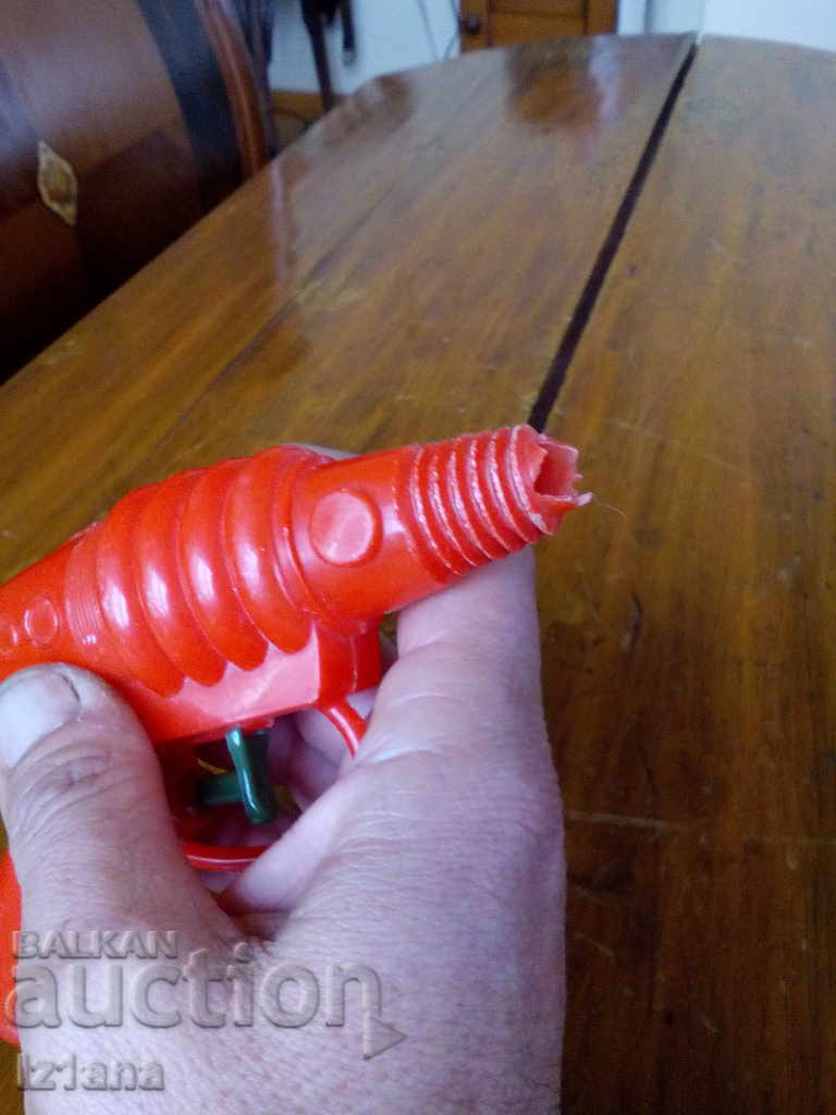 O arma veche de apă, o jucărie - 7