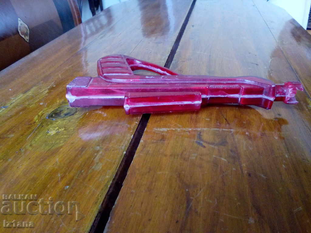 Auction An old water gun, a toy Auction An old water gun, a toy