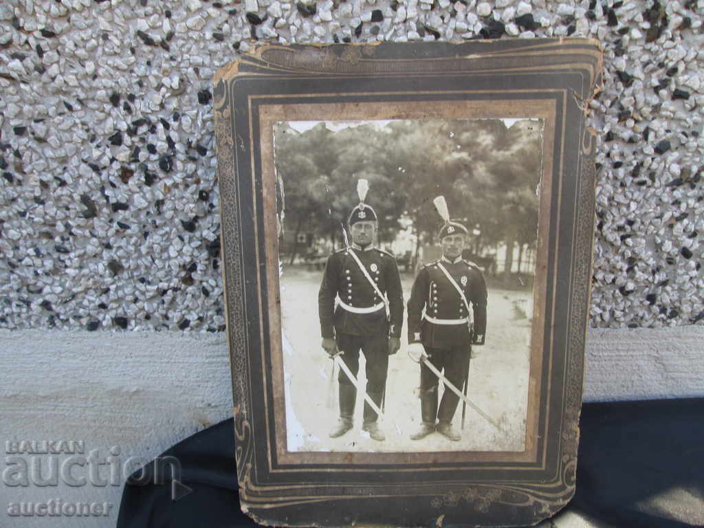 СТАРА ВОЕННА СНИМКА НА КАРТОН ГВАРДЕЙЦИ с цена 30.00 лв. | € 15.34 СТАРА ВОЕННА СНИМКА НА КАРТОН ГВАРДЕЙЦИ с цена 30.00 лв. | € 15.34