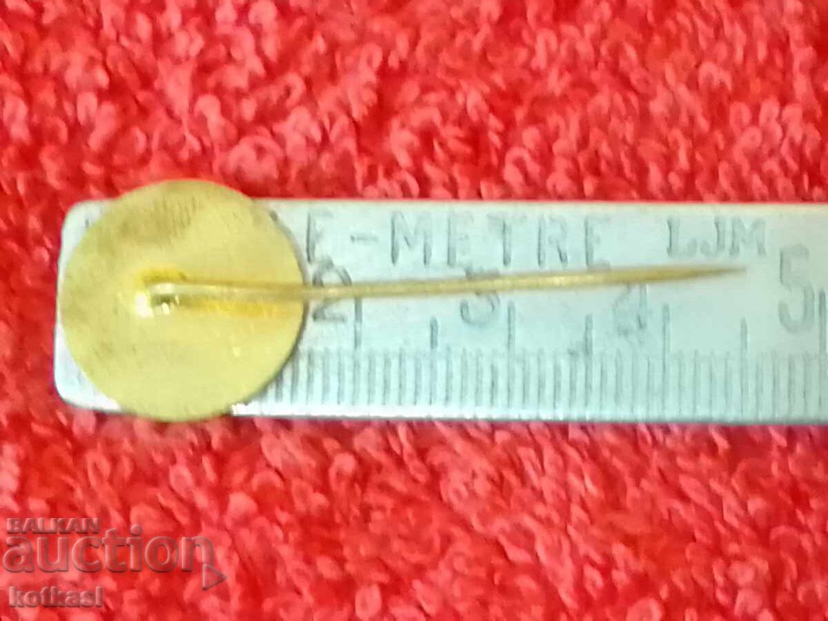 Old sports badge bronze pin Volleyball with price 5.50 BGN | € 2.81 Old sports badge bronze pin Volleyball with price 5.50 BGN | € 2.81