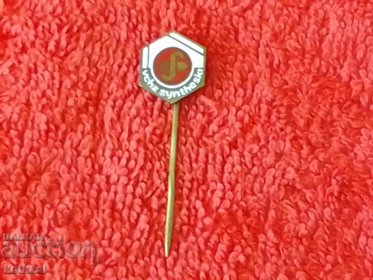 Old metal bronze pin badge - 5 Old metal bronze pin badge - 5