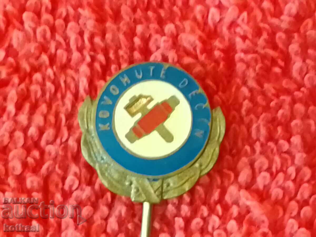 Old metal bronze pin badge - 6 Old metal bronze pin badge - 6