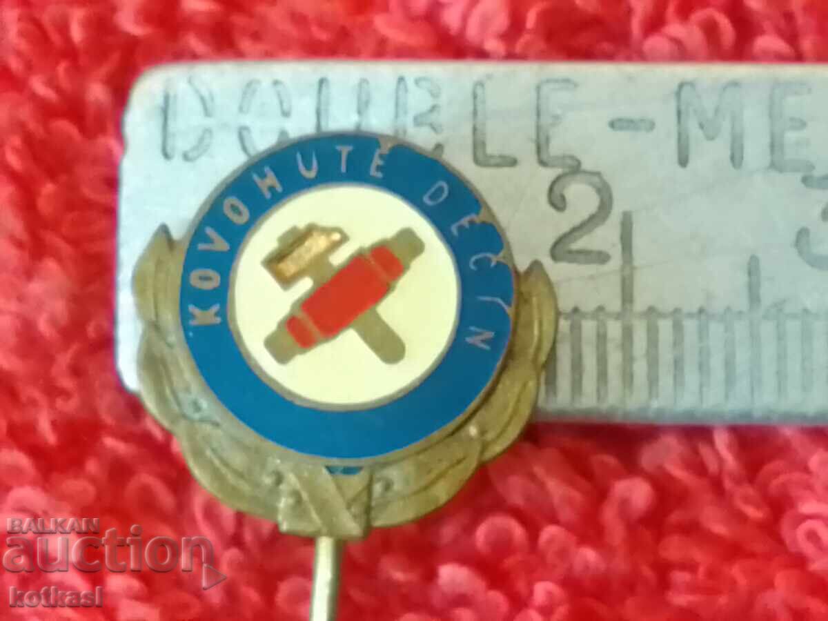 Old metal bronze pin badge Old metal bronze pin badge