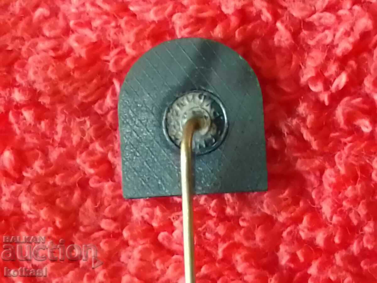 Auction Old sports badge pin Handball Union Macedonia Auction Old sports badge pin Handball Union Macedonia