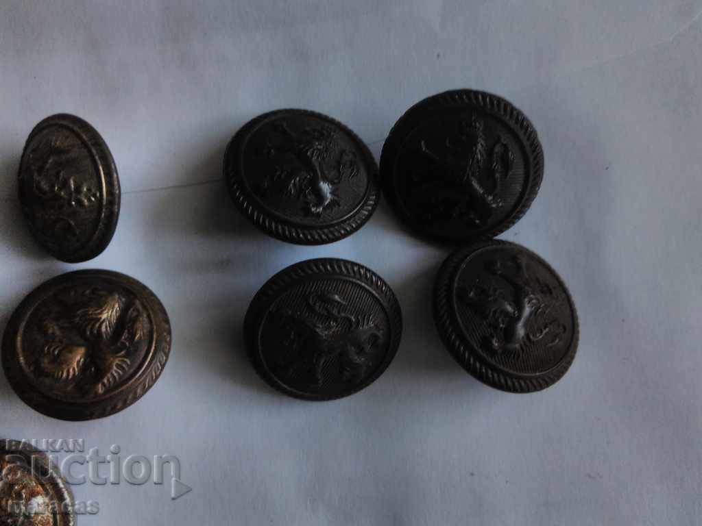 Nasturi vechi din metal și bachelit, cocarde cu preț 50.00 BGN | € 25.56