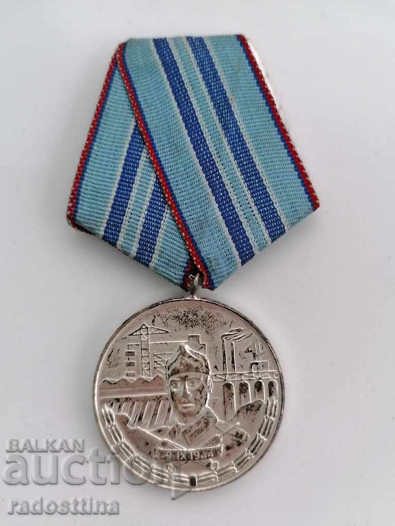 Medalia Timp de 15 ani, serviciu impecabil în trupe de construcții