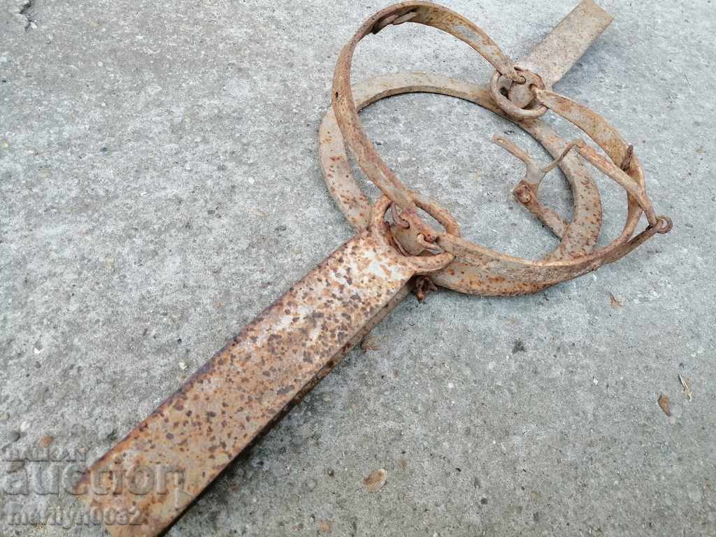 Hand forged wrought iron trap - 7 Hand forged wrought iron trap - 7