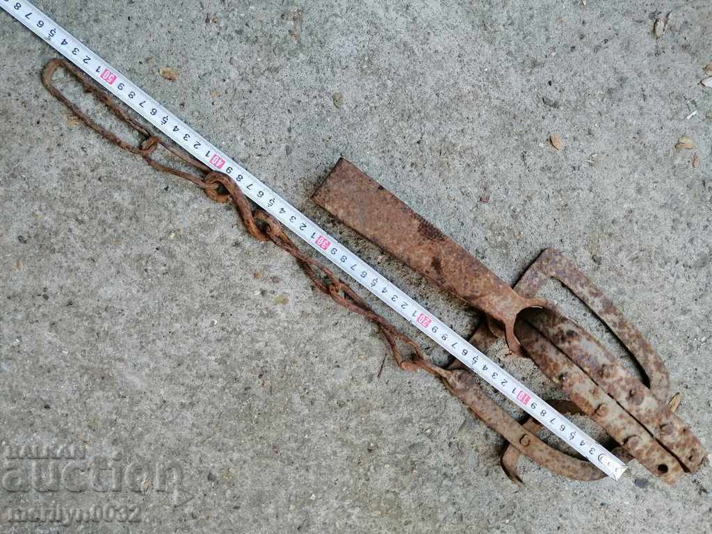 Auction Hand forged wrought iron trap Auction Hand forged wrought iron trap