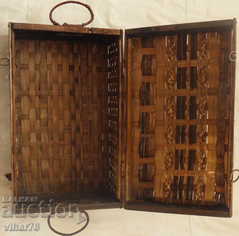 Auction box can be locked with two padlocks Auction box can be locked with two padlocks