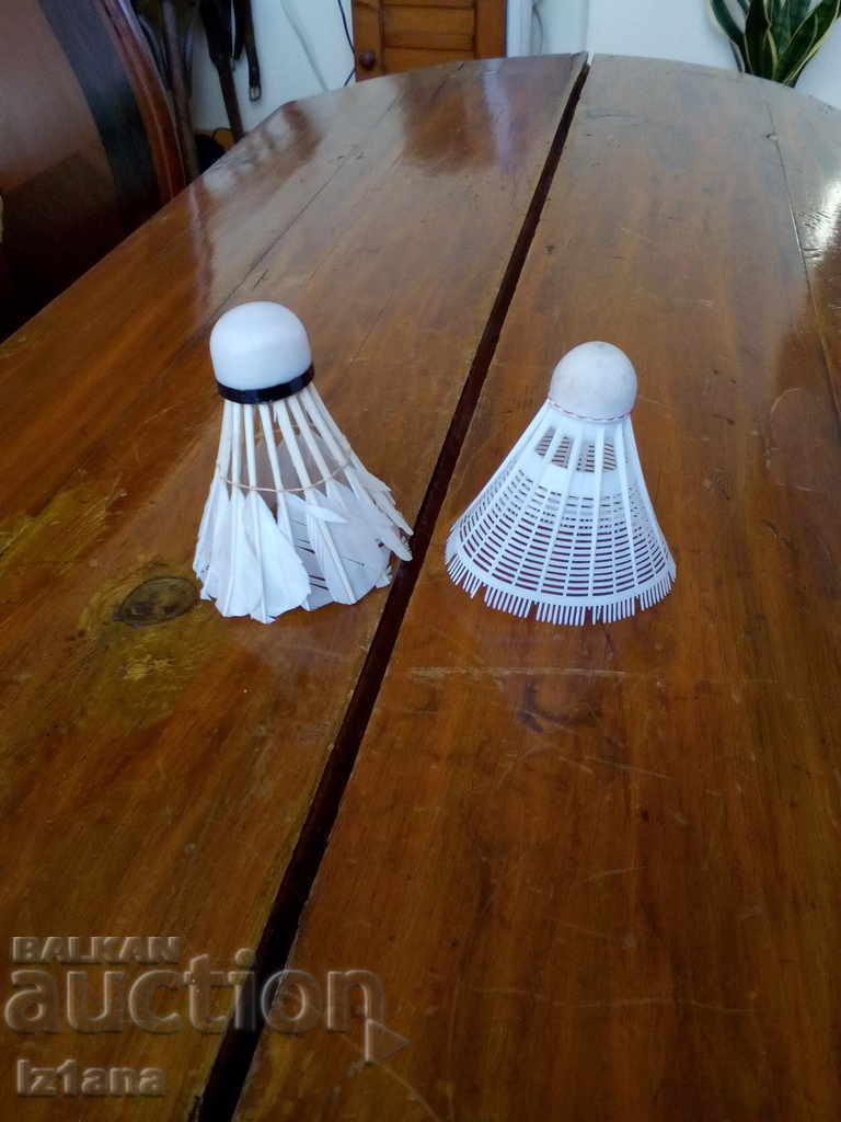 Old feathers, Fedball balls with price 10.00 BGN | € 5.11 Old feathers, Fedball balls with price 10.00 BGN | € 5.11