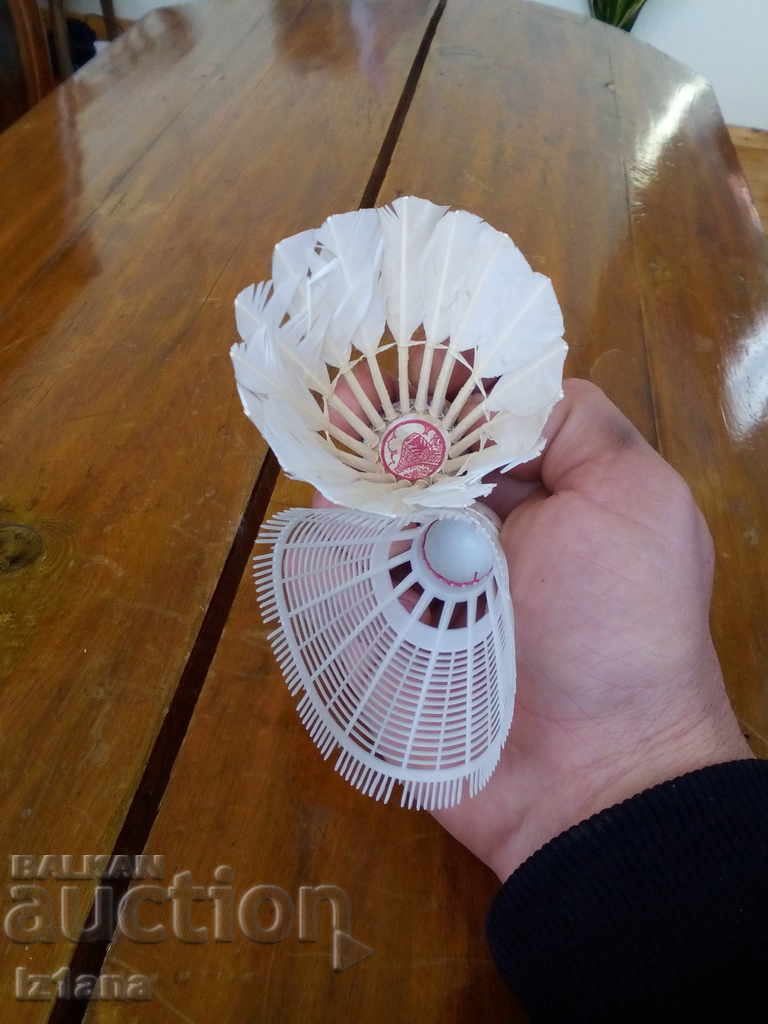 Auction Old feathers, Fedball balls Auction Old feathers, Fedball balls