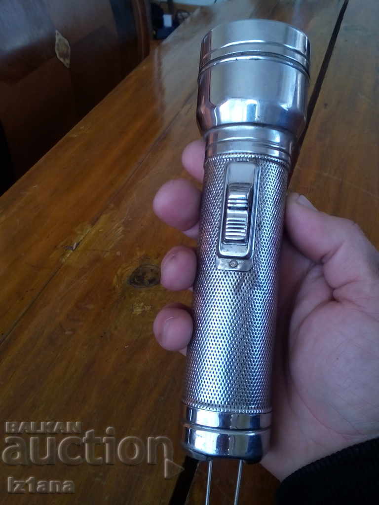 Livrarea Lanterna veche, lanterna Hitachi