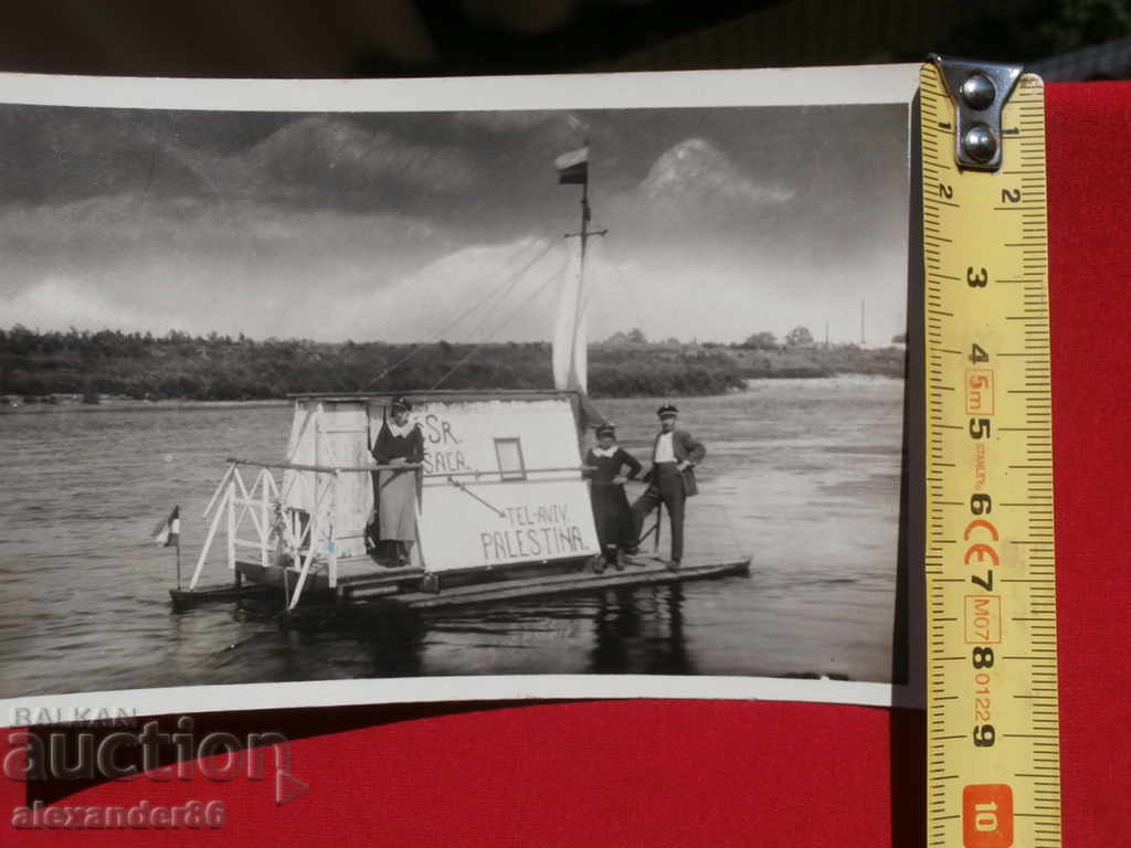 Jews on a raft on their way to Palestine old photo - 5