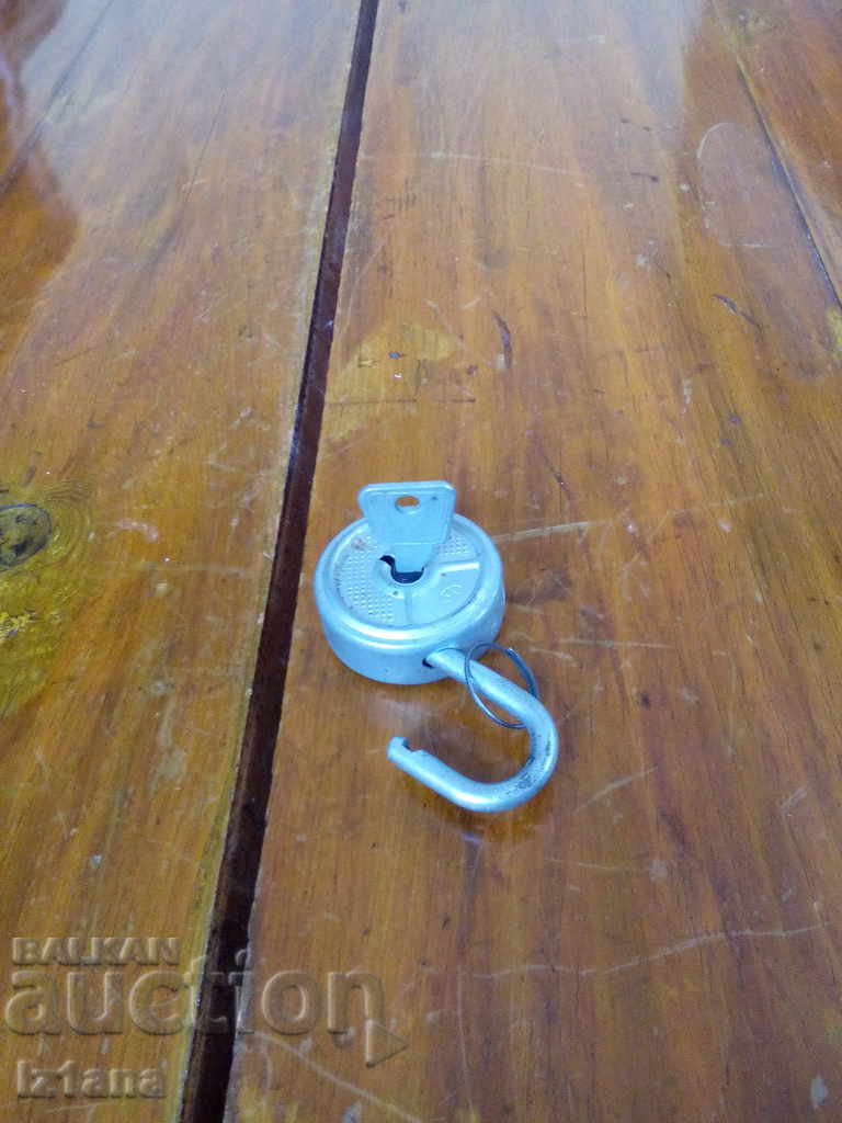 Delivery of Old padlock Delivery of Old padlock