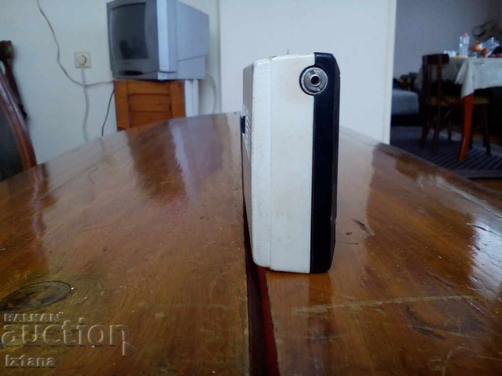 Livrarea Radio vechi, radio SR-F406L Standart Radio Corp.